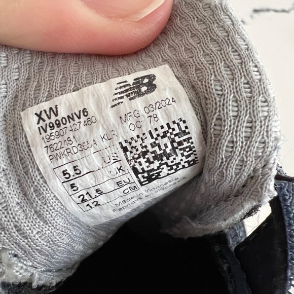 New Balance Toddler 990 V6 Hook & Loop Sneaker, Navy, 5.5XW - Picture 5 of 6